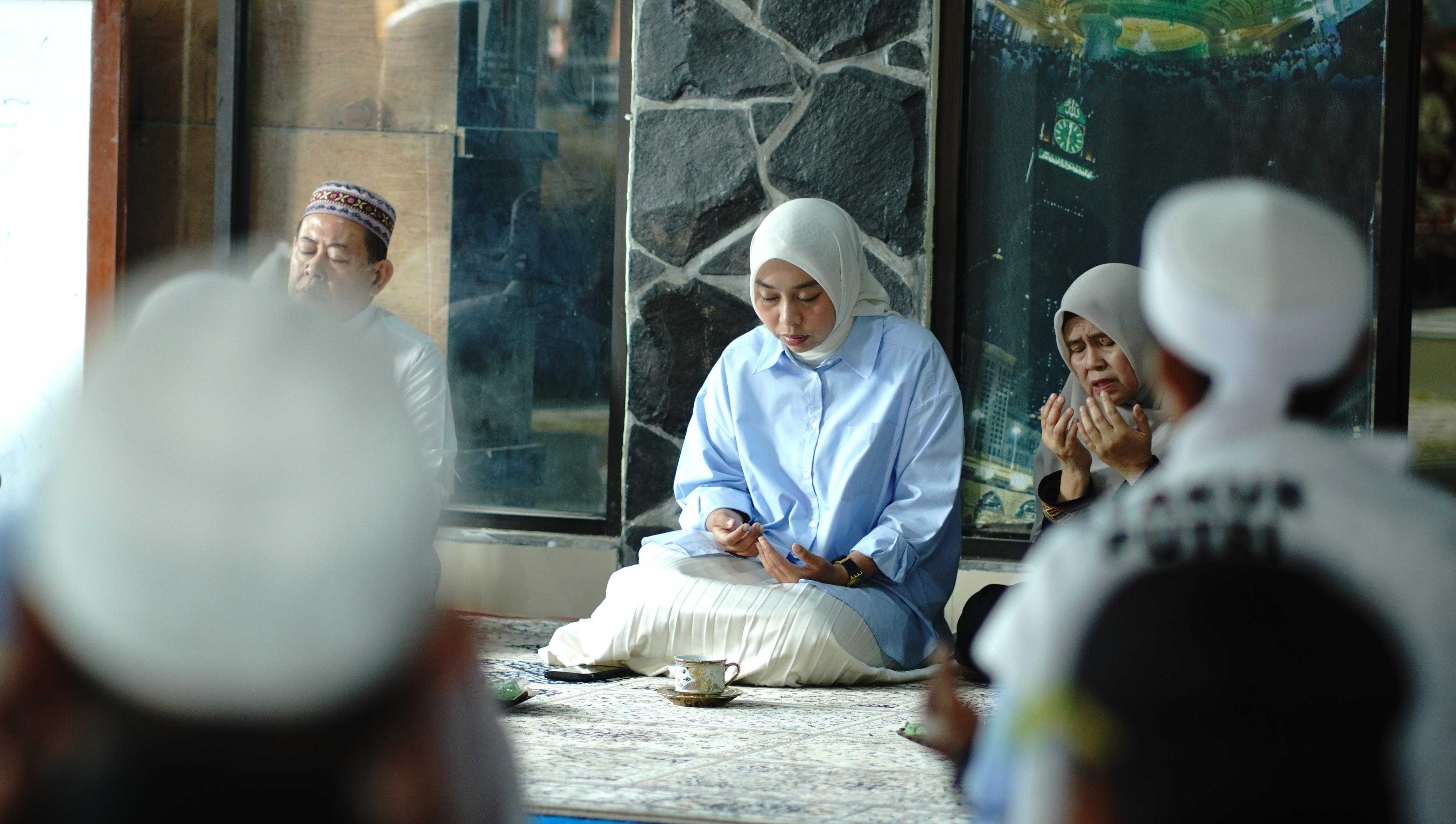 Putri Karlina Lakukan Istighosah di Pesantren Zawiyah Sebelum Kampanye Akbar, Panjatkan Doa Terbaik dengan Segala Kerendahan Hati